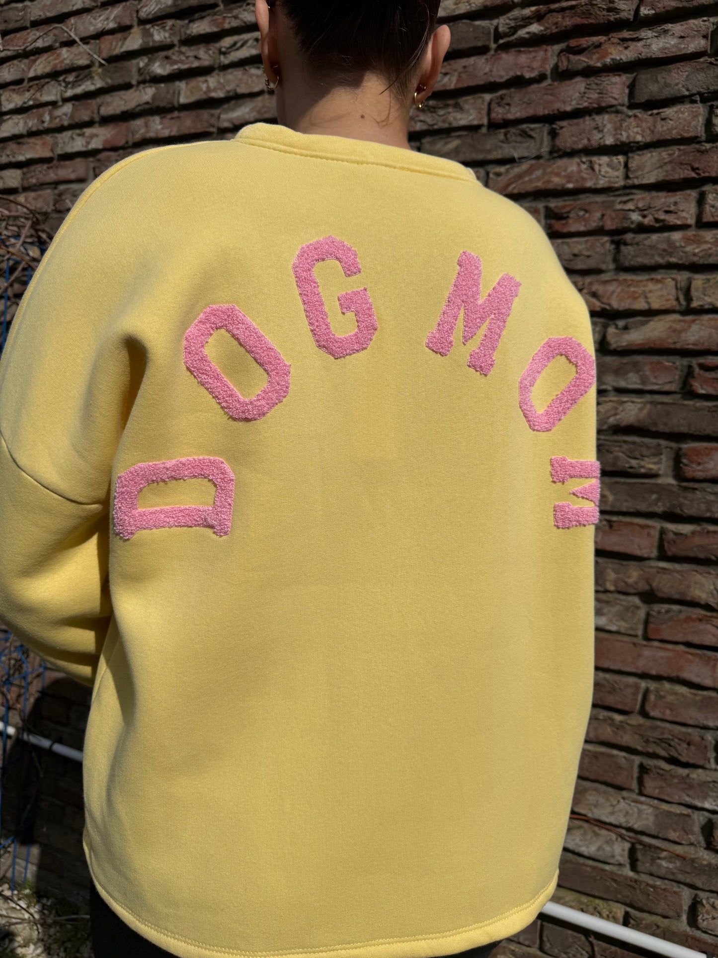 Pull Oversize jaune | Dog Mom